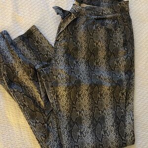 HUE Python Print Leggings - Black and Gray